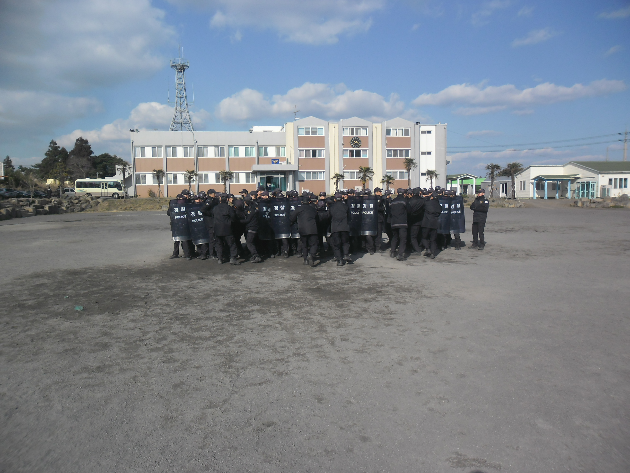 제주해안경비단 121의무경찰대 진압전술 시범 및 교육