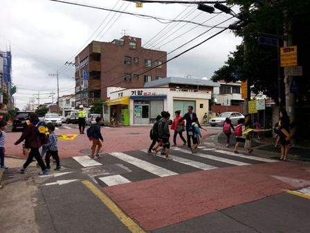 서부서, 개학철 어린이 교통사고 예방’을 위한 안전한 등굣길 캠페인