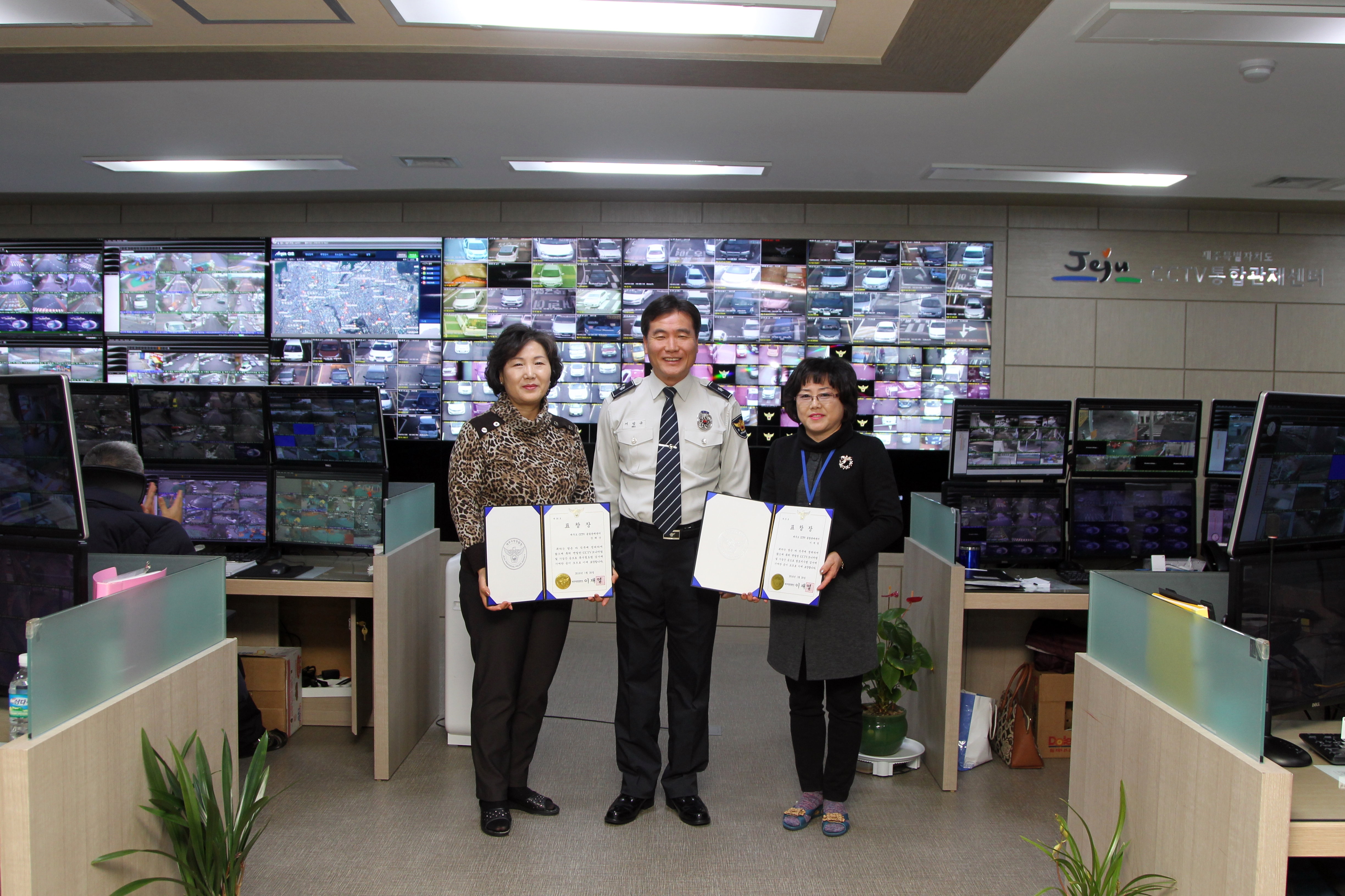 제주경찰청 차장(서범규), CCTV 통합관제센터 요원 표창 격려 및 사격장 총기 안전관리 실태 점검