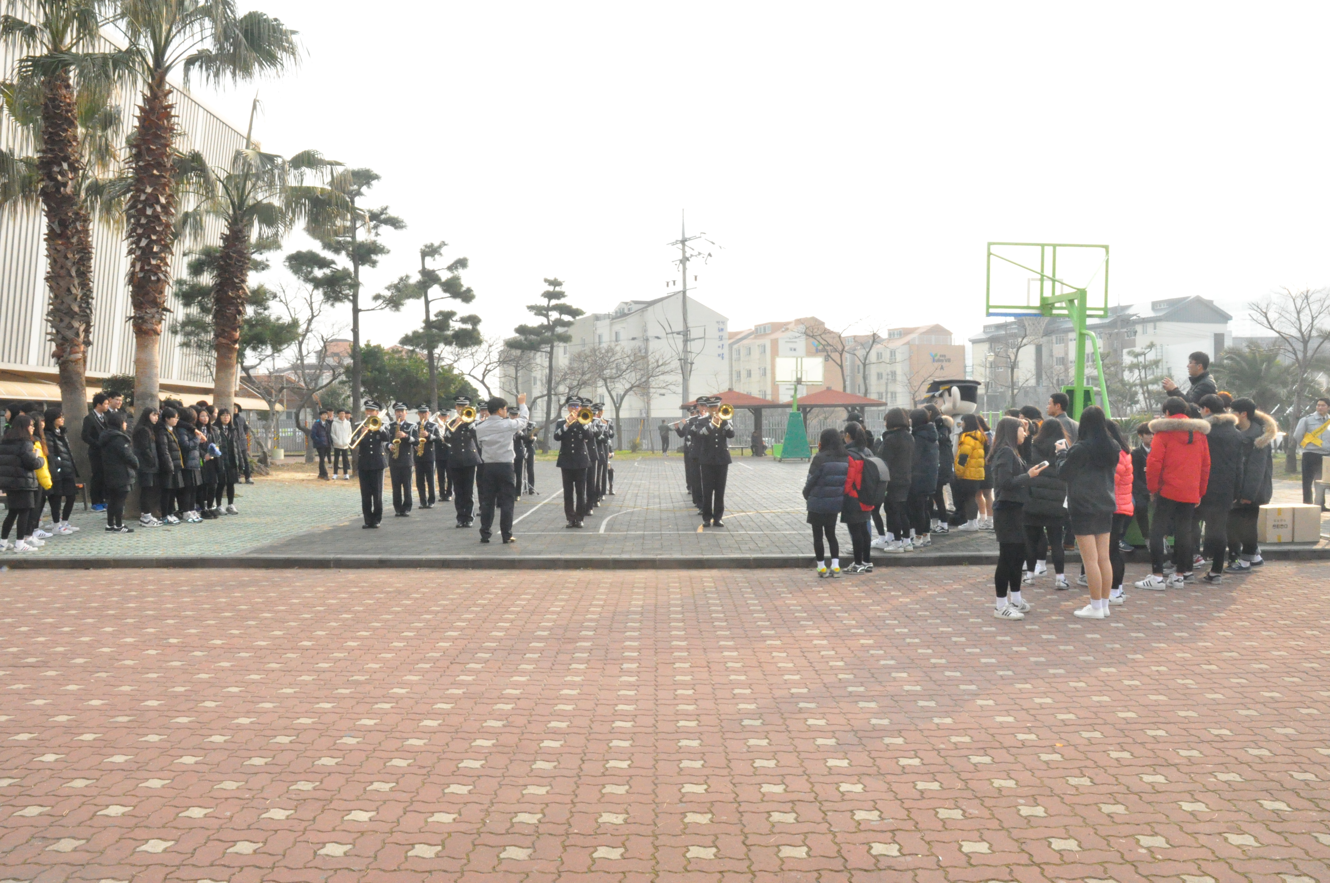 경찰악대, 「제주서중학교 졸업식 행사」 축하공연